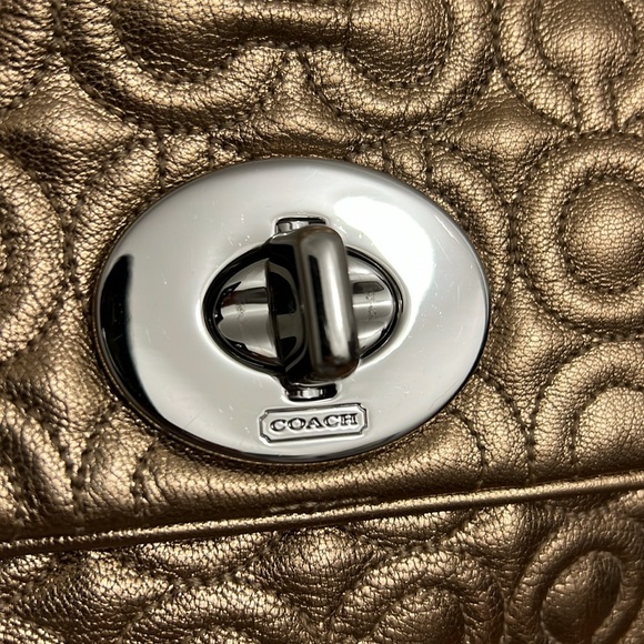 Vintage COACH rose gold CC turnlock chain crossbody bag - Picture 15 of 16